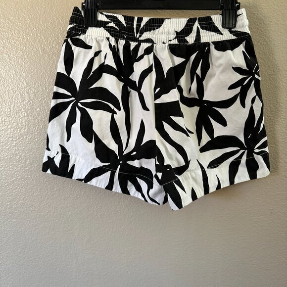 Free Assembly Black & White Floral Shorts Size X-Small - Picture 4 of 7